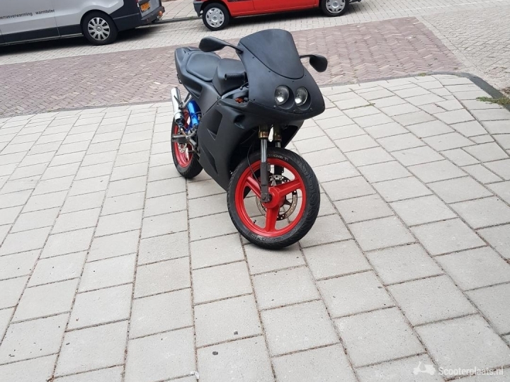 Derbi GPR 50 zwart